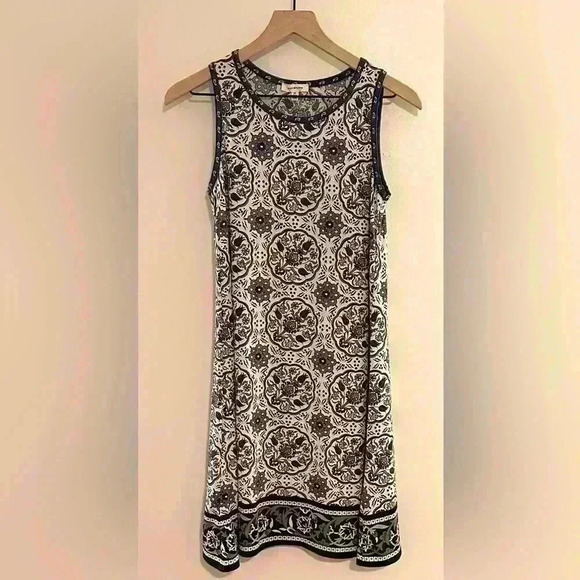 MAX STUDIO | Blue and White Floral Mini Dress - Picture 2 of 4